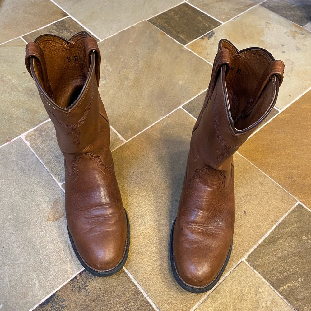 Ladies Ariat boots size 8B
